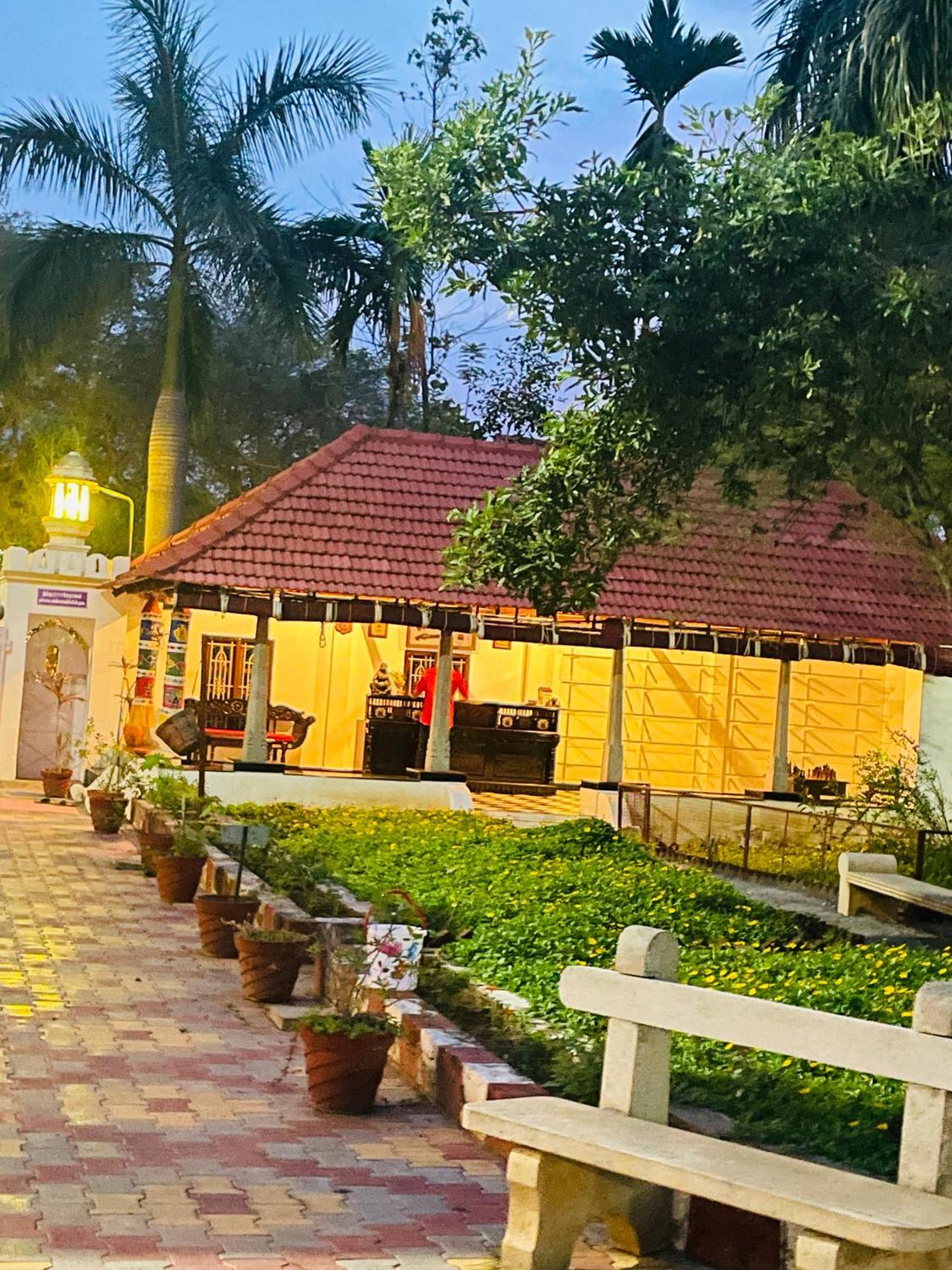 Chola Heritage Resort Карайкуди Экстерьер фото